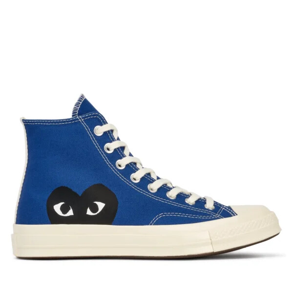 converse montantes noires à cœur bleu
